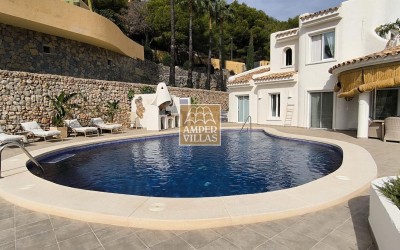 Фантастическая вилла с панорамным видом на море..